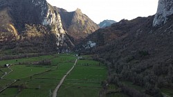 La vallée d'Aspe se rétrécit