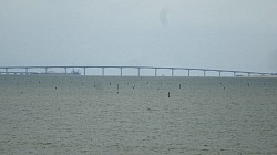 Le pont de l'île de Ré au loin